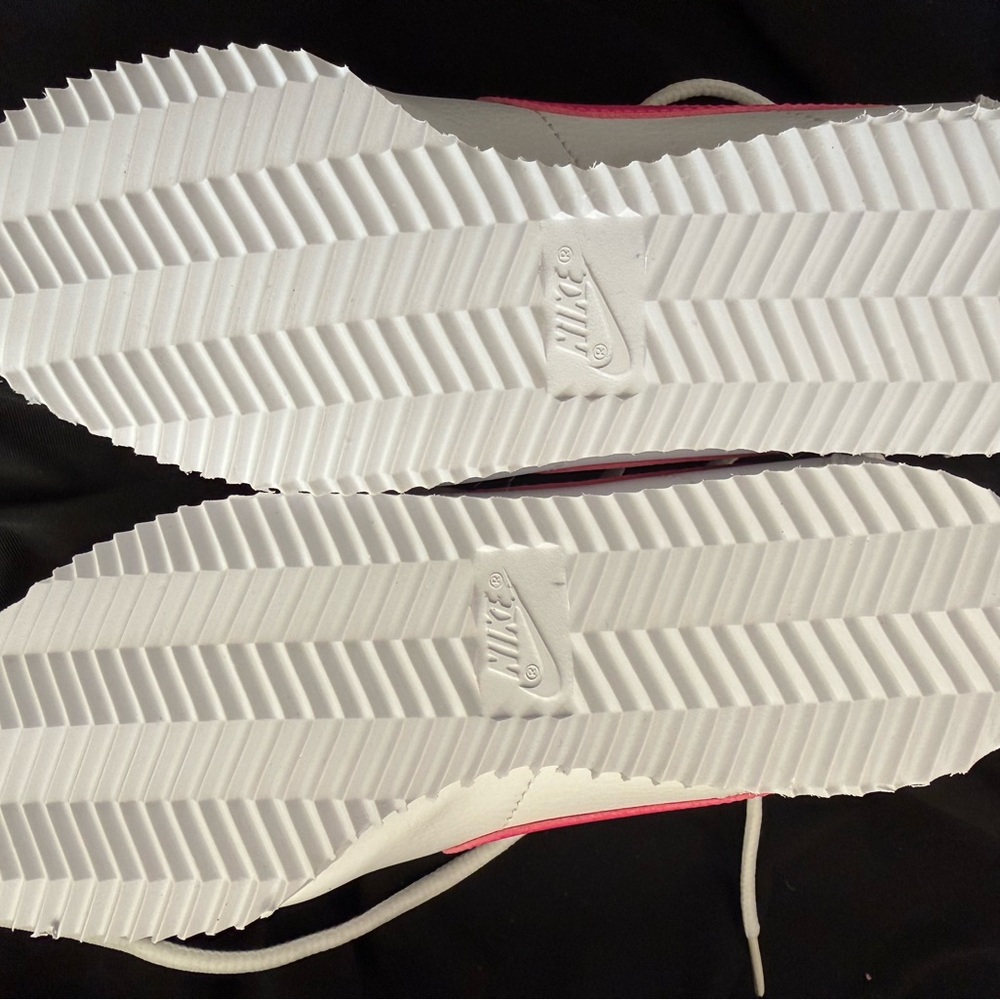 Nike White and Pink Sneakers - Picture 7 of 10